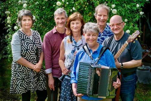 Antanjo & Trio Basta spielen zum BalFolk